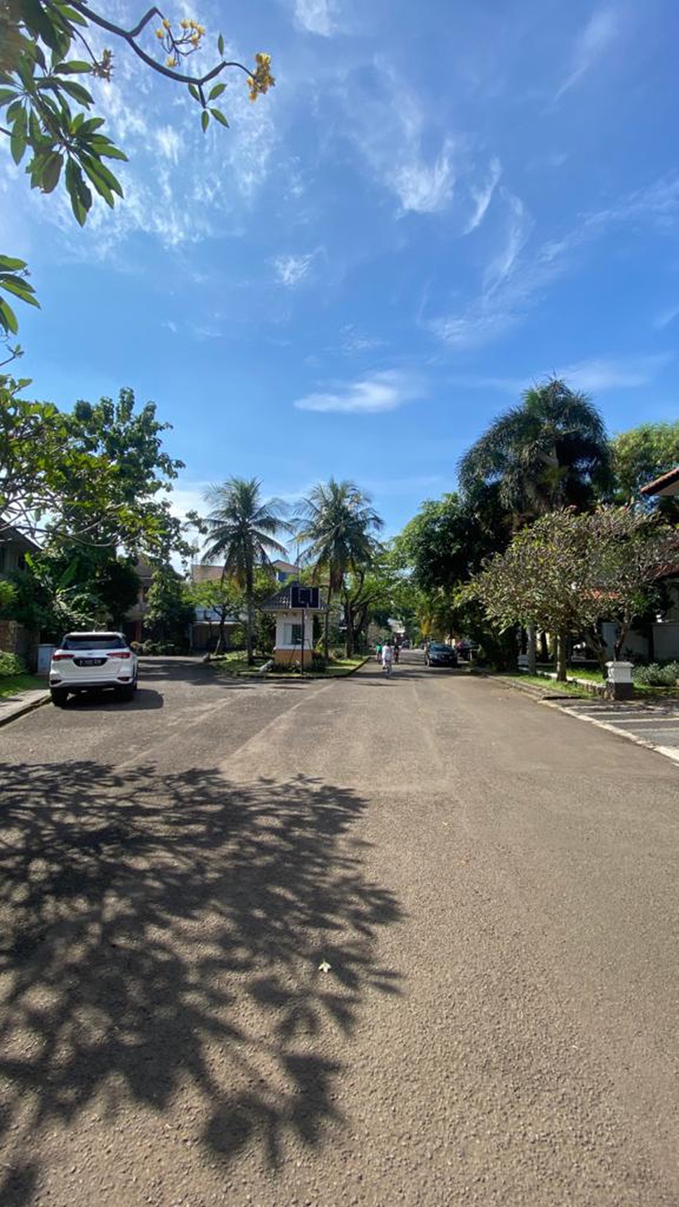 - RUMAH BAGUS DI LINGKUNGAN YANG NYAMAN DI KAWASAN STRATEGIS @BINTARO - TANGERANG SELATAN.