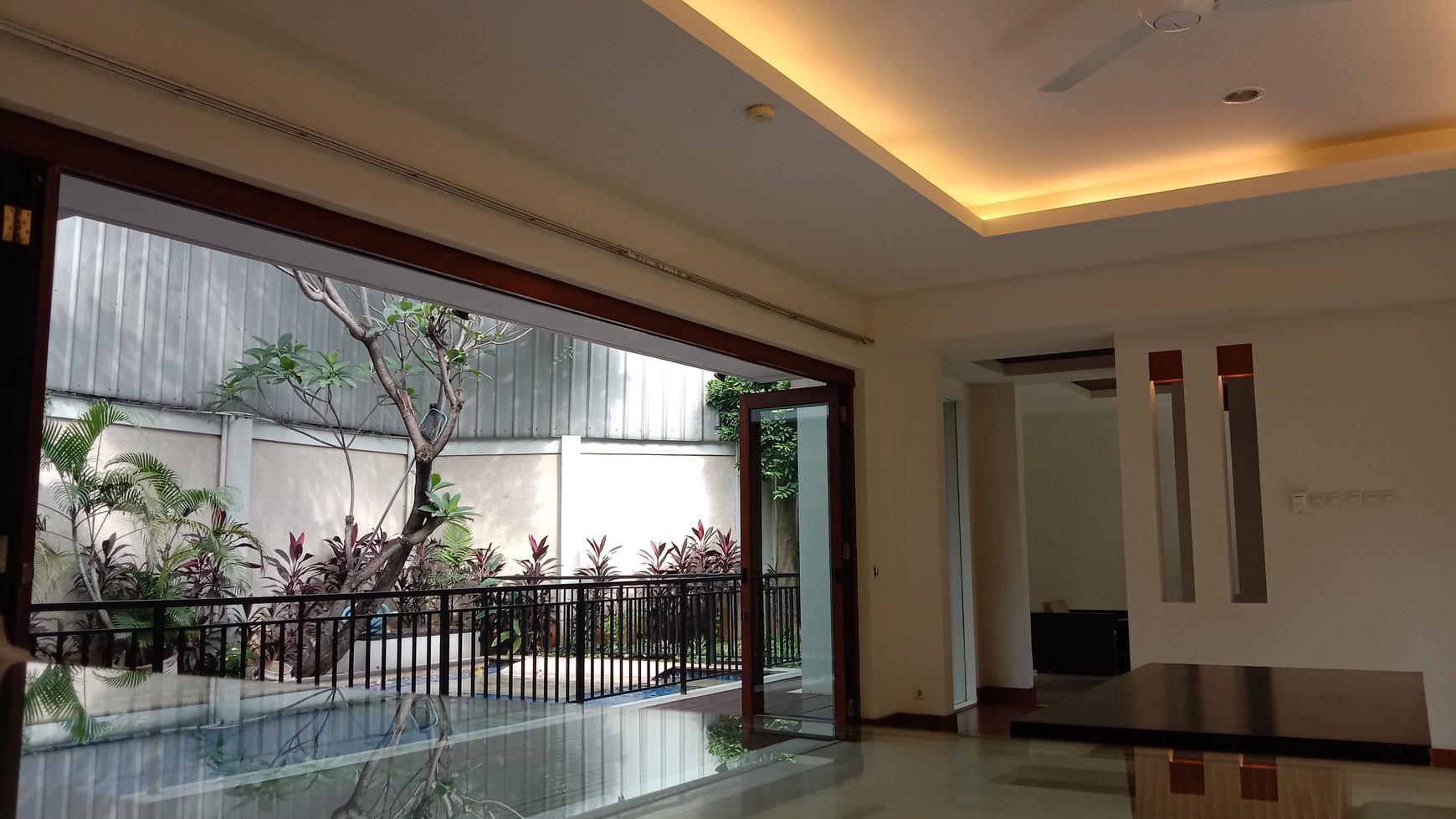 BEAUTIFUL COMPOUND MODERN MINIMALIS @KEMANG, SOUTH JAKARTA.