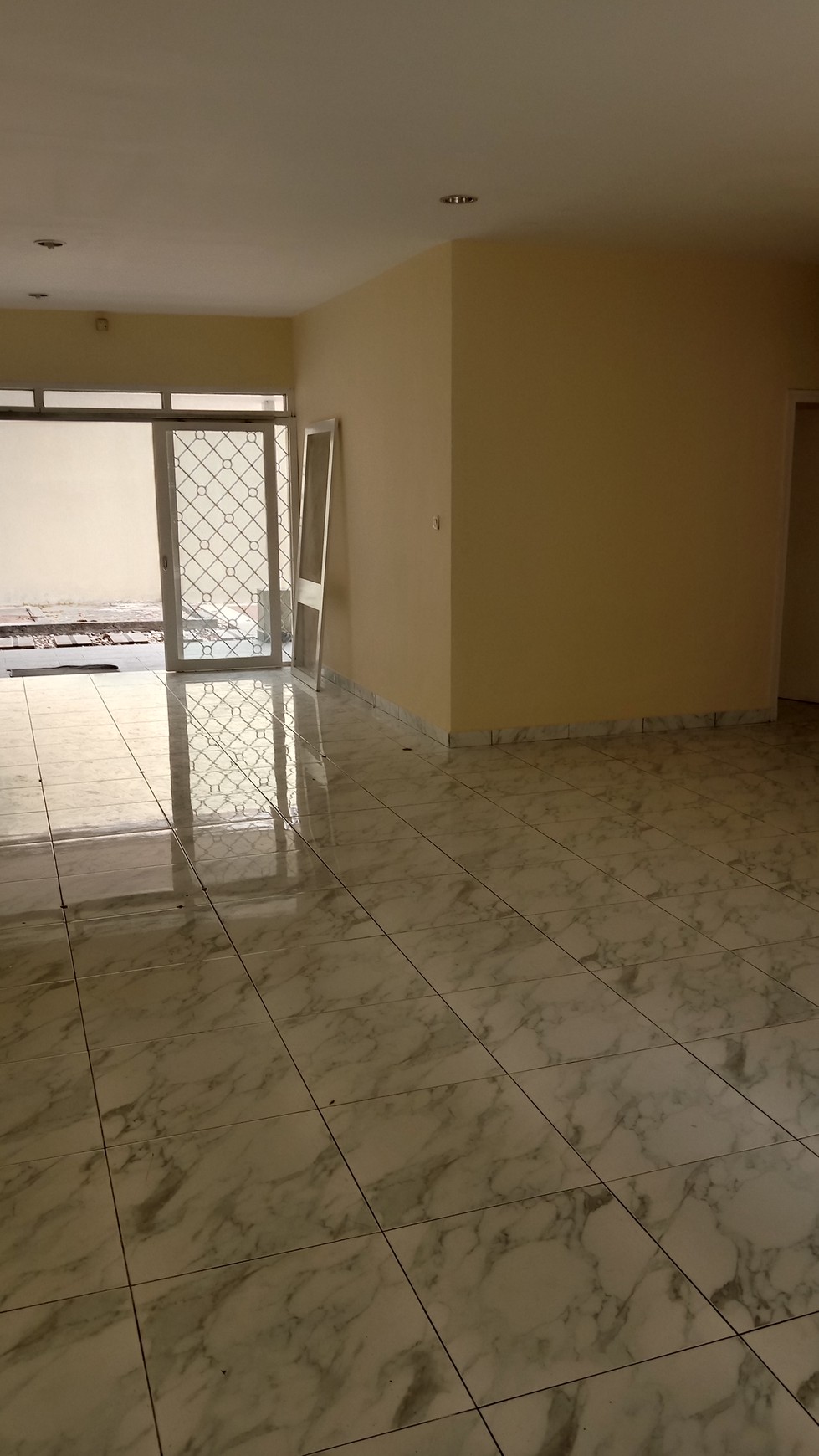 HOUSE FOR RENT - DISEWAKAN RUMAH COCOK UNTUK KANTOR DI SENOPATI, JAKARTA SELATAN