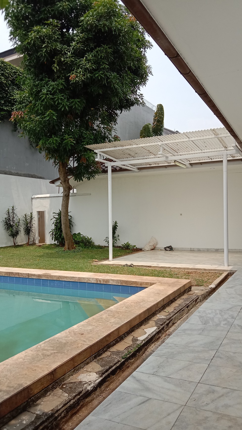 House For Rent - Nice and comfortable House in Quite Area With Garden @ Kemang, South Jakarta