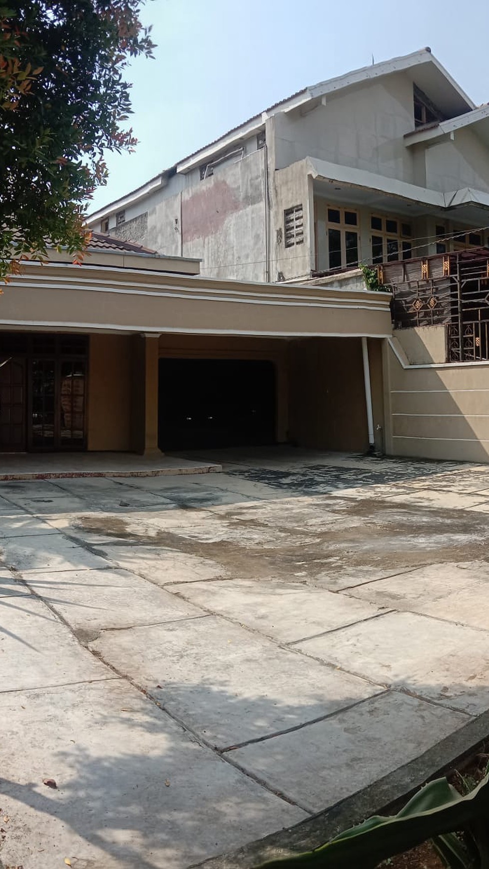 HOUSE FOR RENT AT MENTENG, SANGAT COCOK UNTUK RESTAURANT, CAFE, OFFICE AND BEAUTY CLINIC.