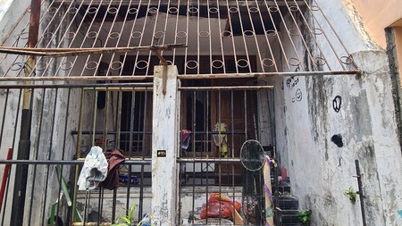 1288. Dijual Rumah Hitung Tanah Banyu Urip Lor VI 