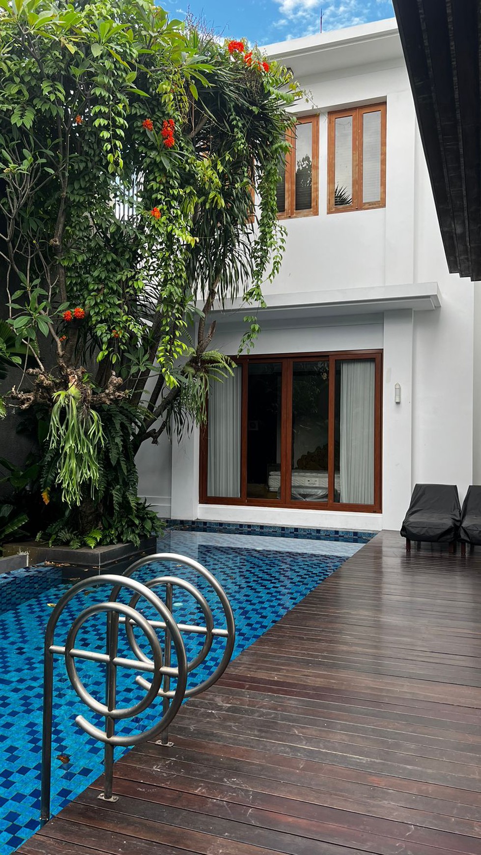 Beautiful and Luxurious House At Menteng, Strategic Area Central Jakarta.