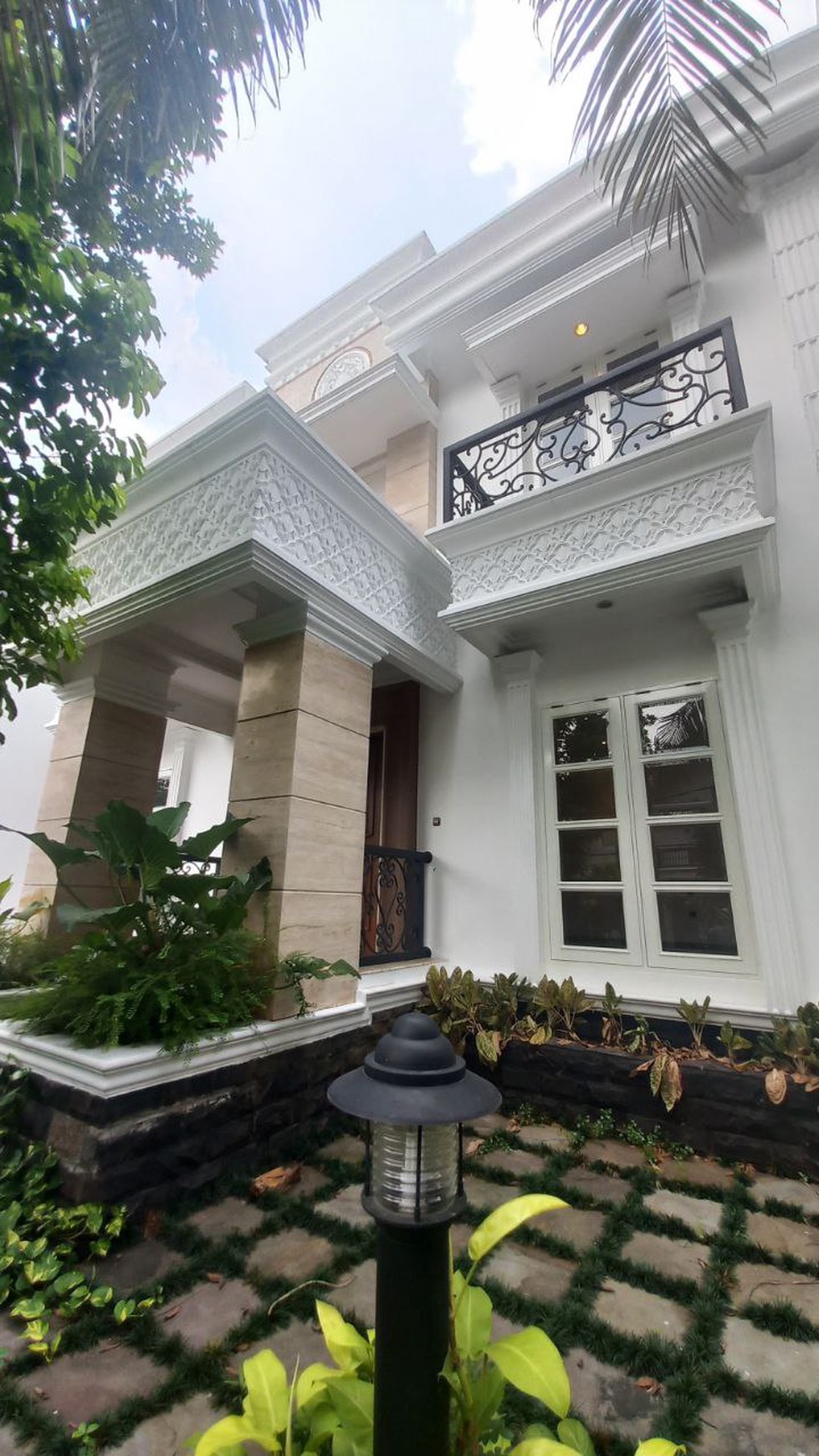 Dijual Rumah Mewah di Lokasi Prime Jl Lamandau I