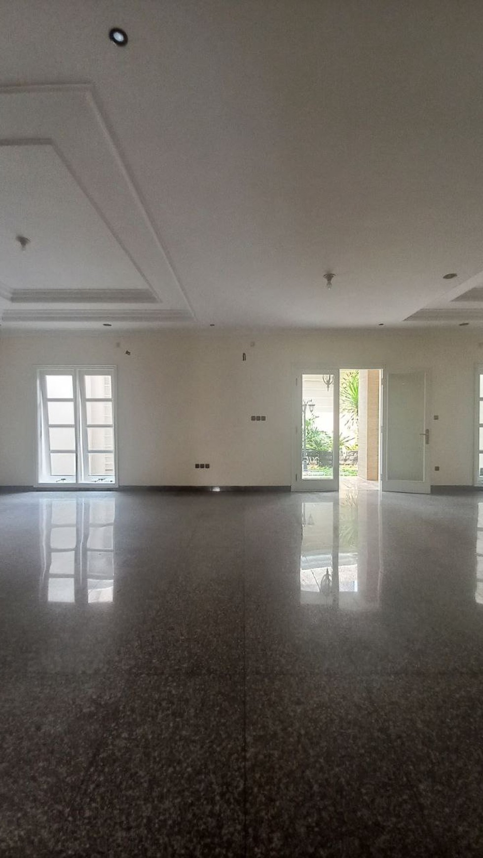 Dijual Rumah Mewah di Lokasi Prime Jl Lamandau I