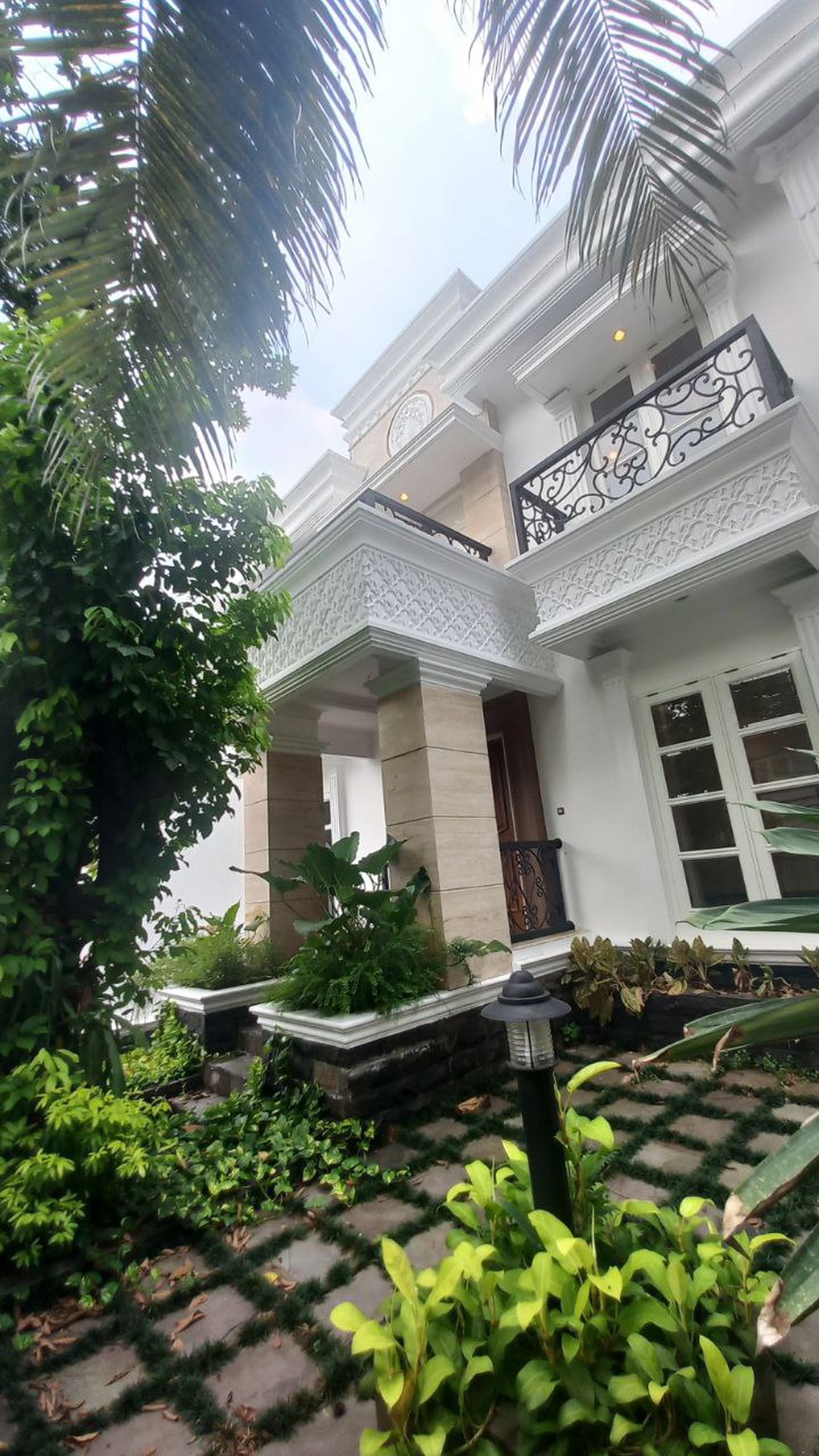 Dijual Rumah Mewah di Lokasi Prime Jl Lamandau I