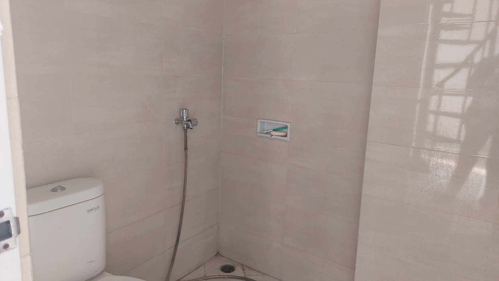 Ruko hoek 2 lantai  siap pakai,  dekat komersial area dan sekolah penabur di Kota Wisata Cibubur 