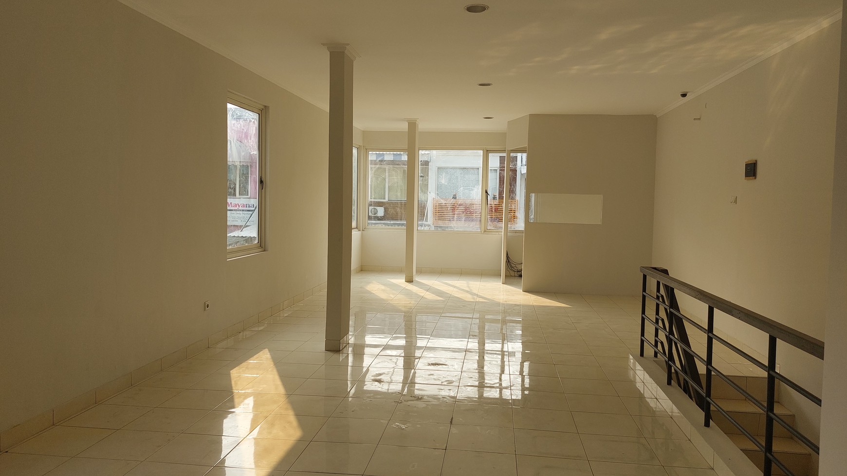 Ruko hoek 2 lantai  siap pakai,  dekat komersial area dan sekolah penabur di Kota Wisata Cibubur 