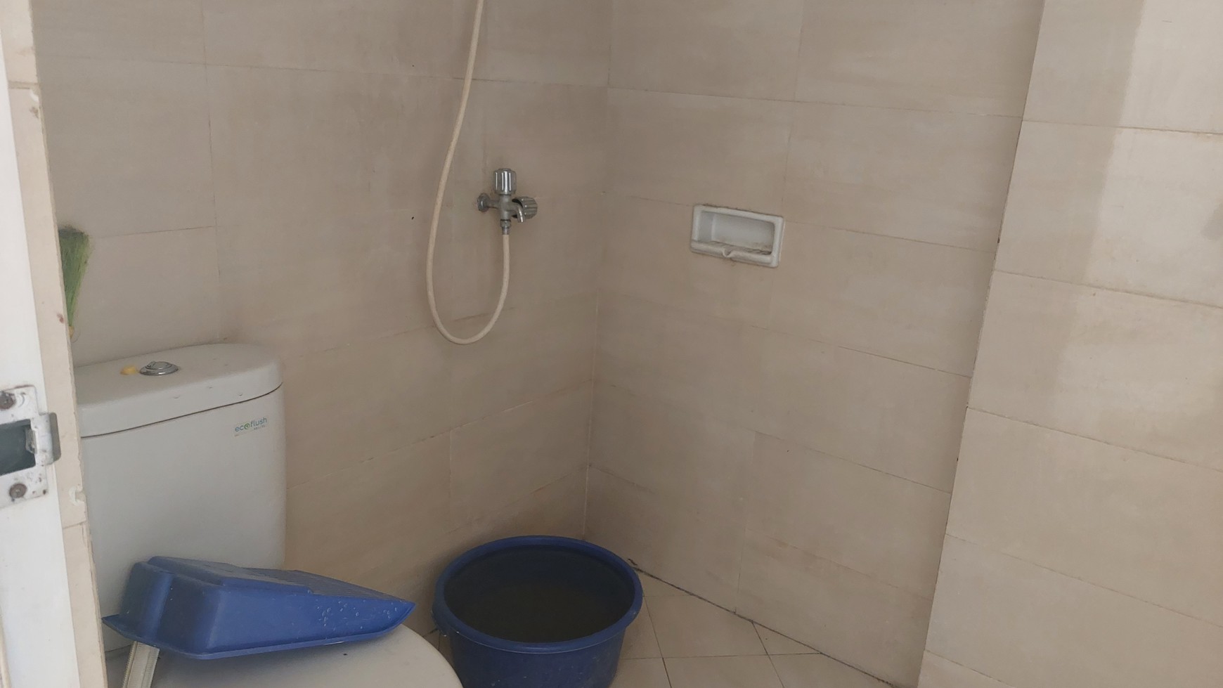 Ruko hoek 2 lantai  siap pakai,  dekat komersial area dan sekolah penabur di Kota Wisata Cibubur 