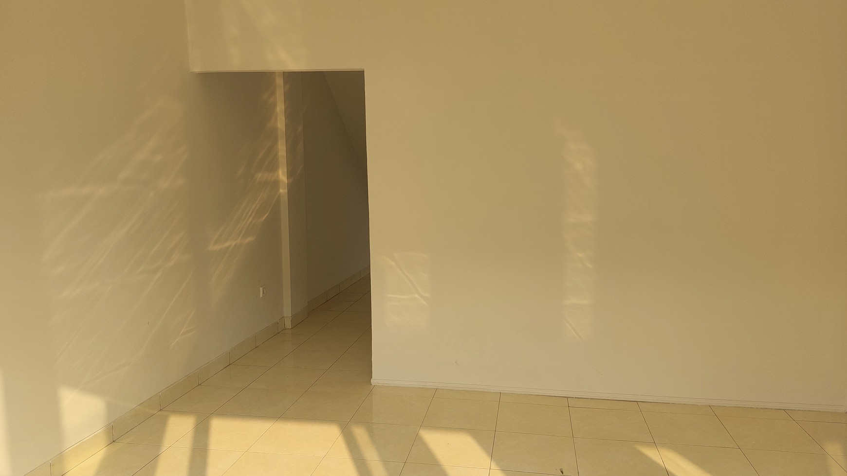 Ruko hoek 2 lantai  siap pakai,  dekat komersial area dan sekolah penabur di Kota Wisata Cibubur 