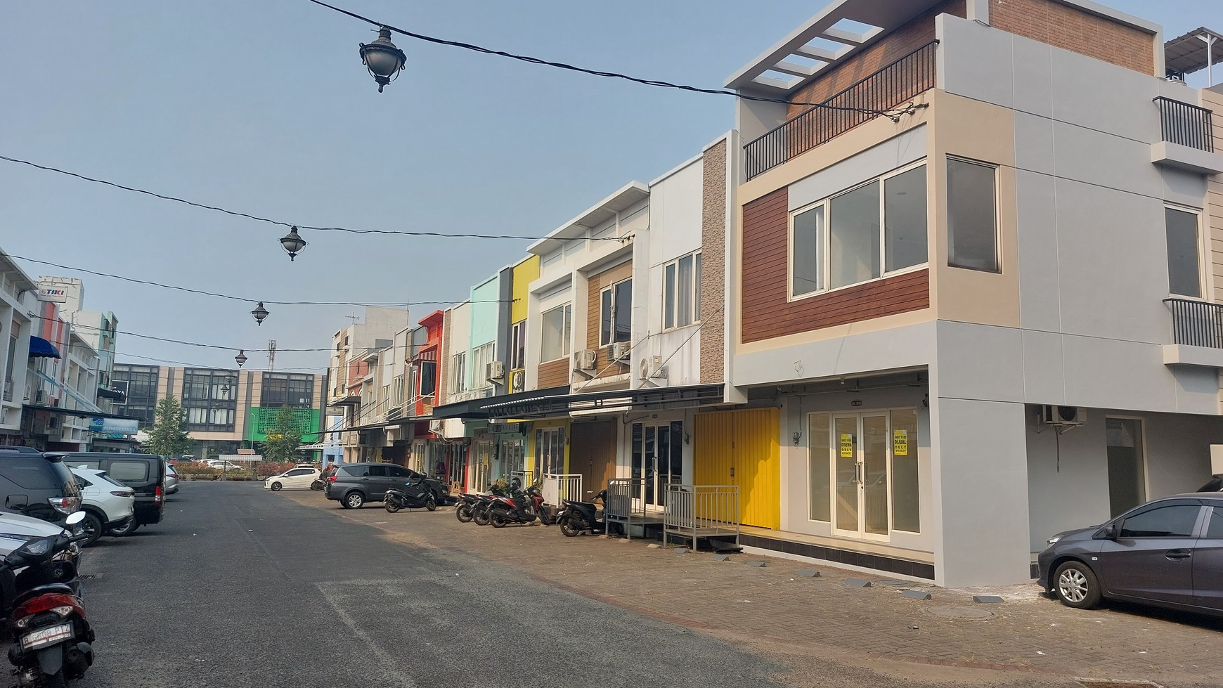 Ruko hoek 2 lantai  siap pakai,  dekat komersial area dan sekolah penabur di Kota Wisata Cibubur 