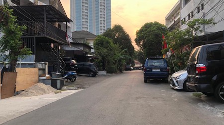 Rumah Mungil di Jalan Sambas , Kebayoran baru - Jakarta Selatan