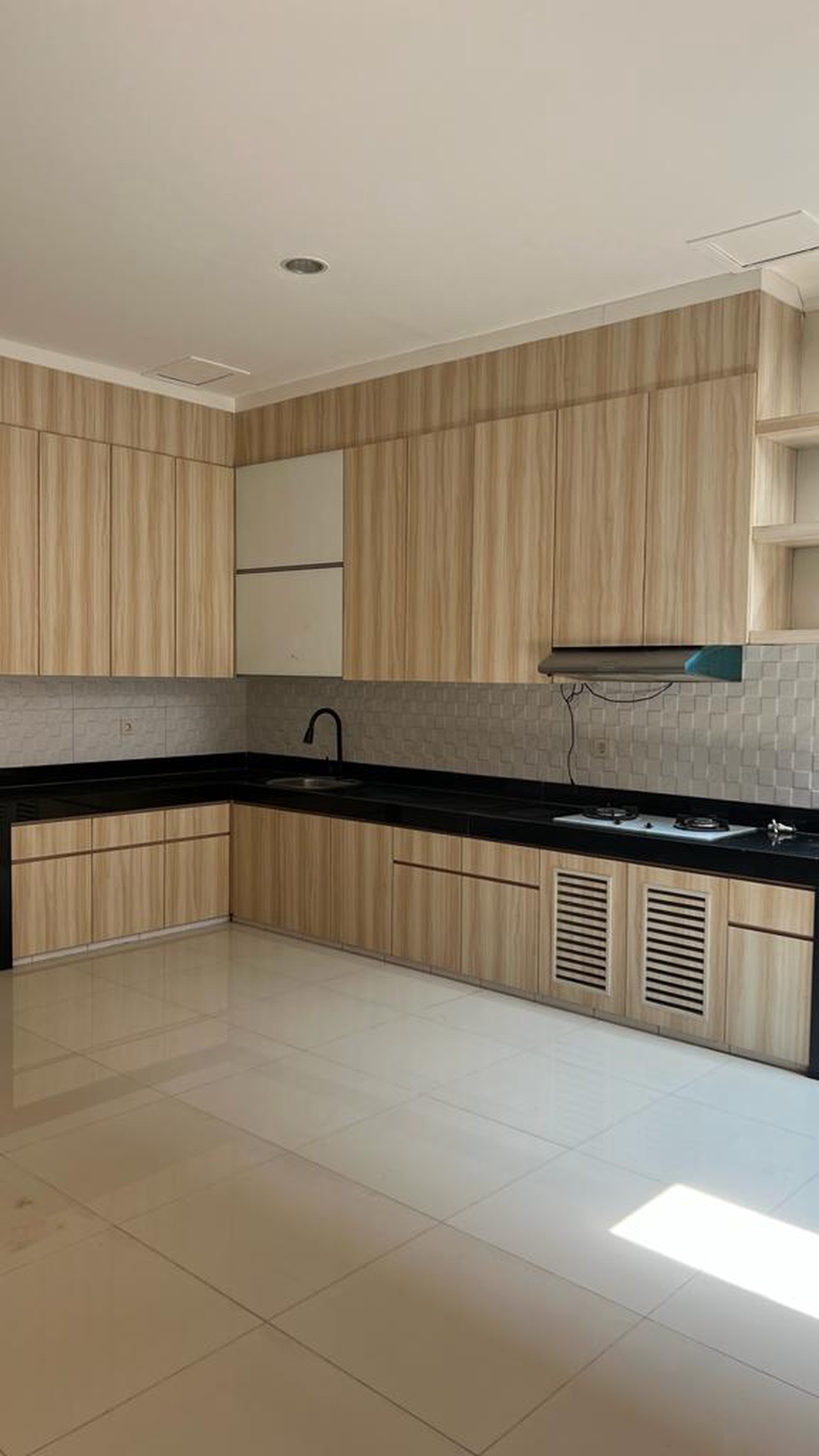 Rumah rapi siap huni di Avani