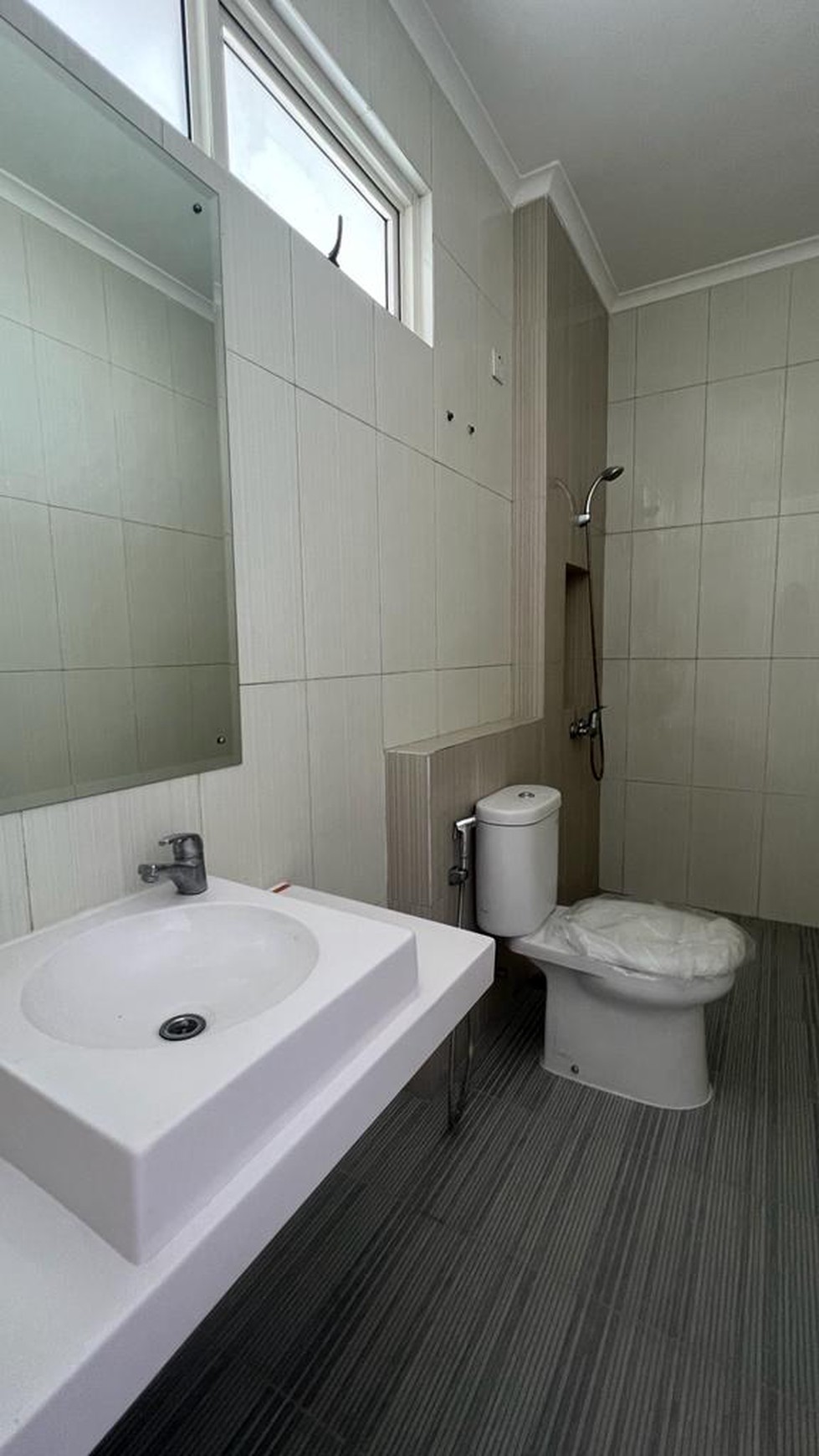 Rumah rapi siap huni di Avani