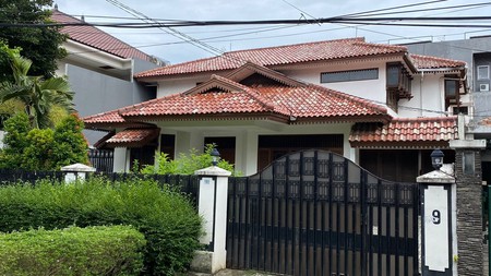 Dijual Rumah Lokasi Bagus di Jl Lamandau IV Kebayoran Baru