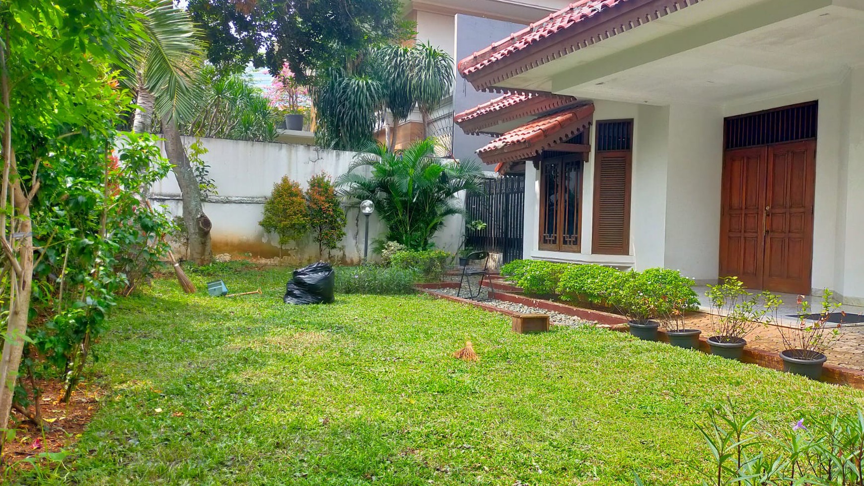 Dijual Rumah Lokasi Bagus di Jl Lamandau IV Kebayoran Baru