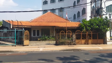 Rumah Pusat Kota Di Raya Darmo, Sangat Baik di Commercial Area hanya 65 jt/m2