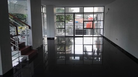 Rumah di Daerah Pondok Indah, Jakarta Selatan.