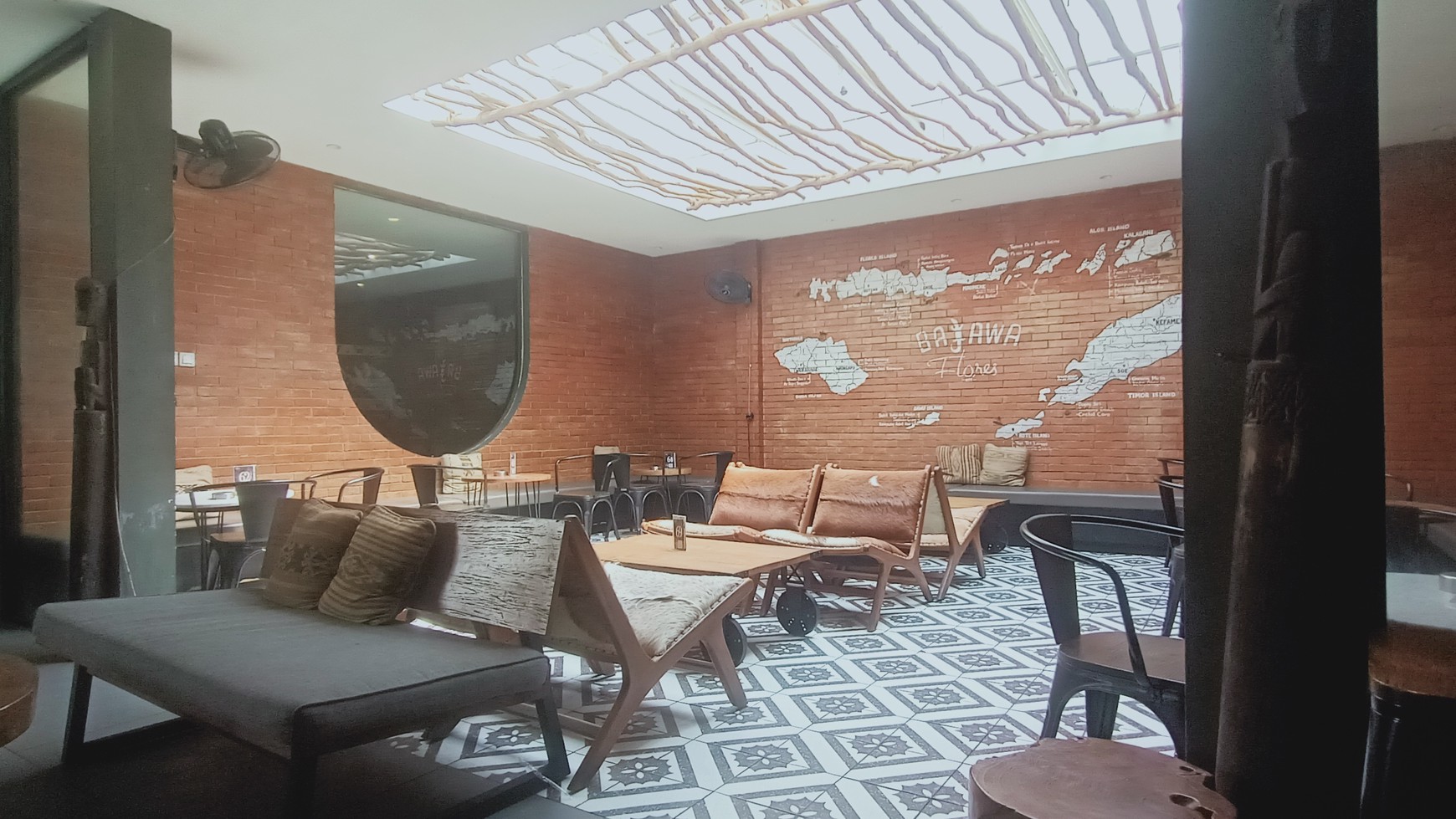 Rumah sewa lokasi Premium di Pinggir Jalan Raya  Daerah Komersial Bintaro Jaya