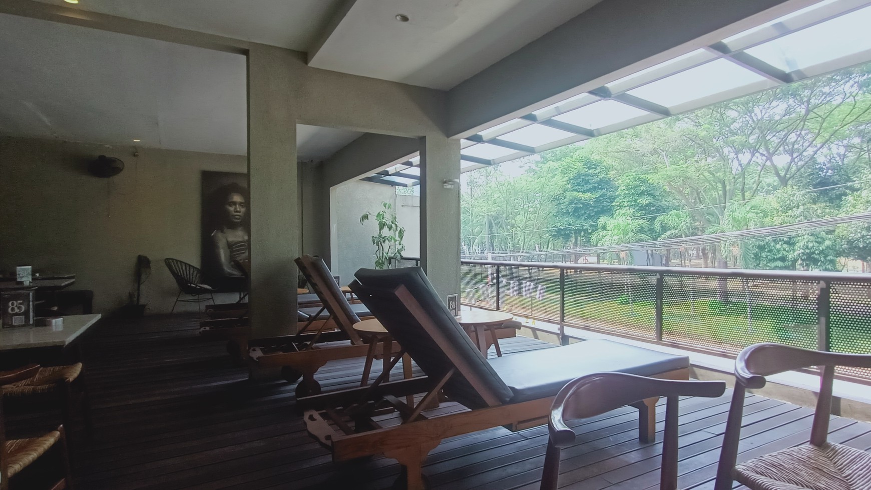 Rumah sewa lokasi Premium di Pinggir Jalan Raya  Daerah Komersial Bintaro Jaya