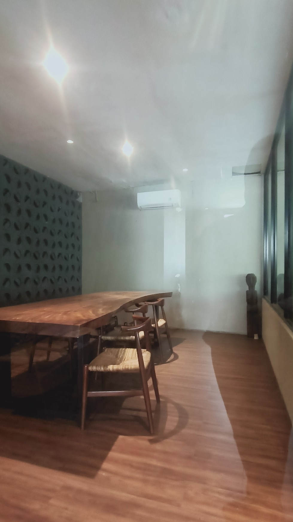 Rumah sewa lokasi Premium di Pinggir Jalan Raya  Daerah Komersial Bintaro Jaya