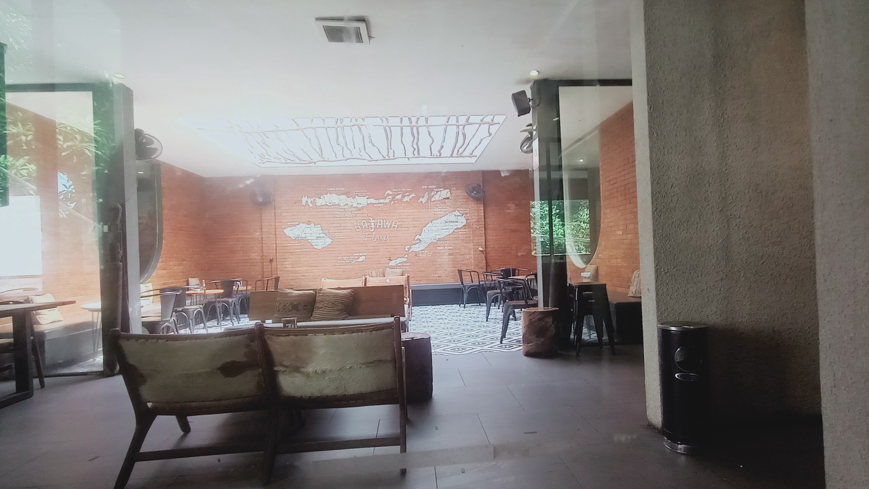 Rumah sewa lokasi Premium di Pinggir Jalan Raya  Daerah Komersial Bintaro Jaya