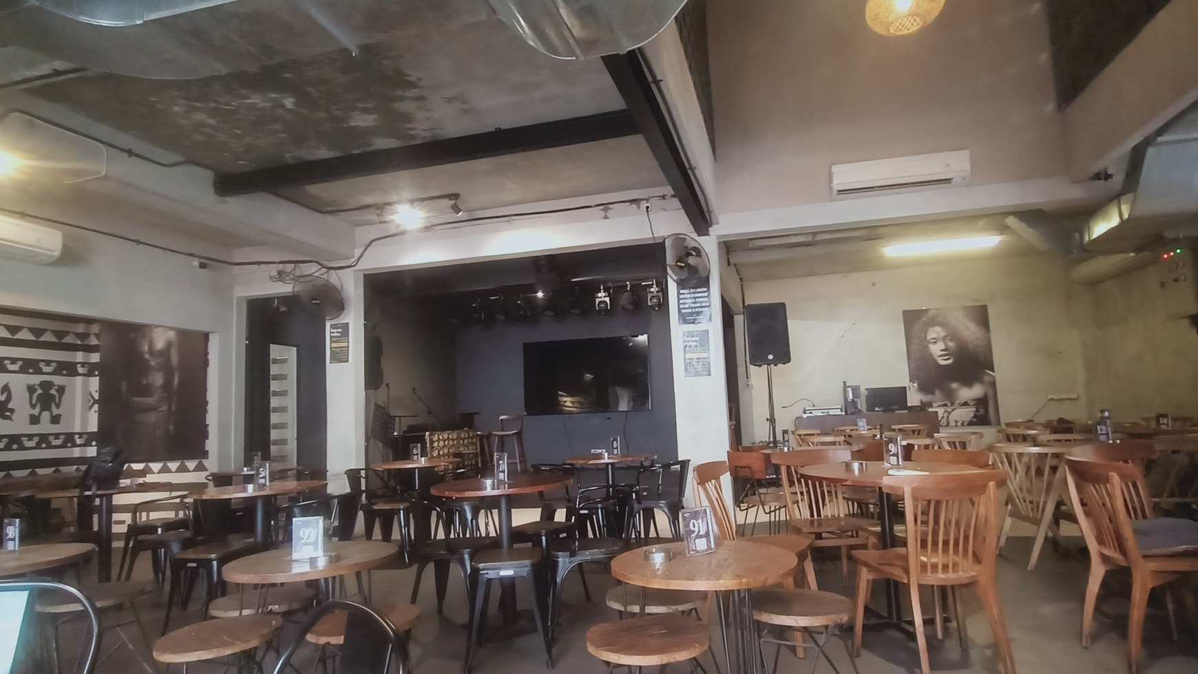 Rumah sewa lokasi Premium di Pinggir Jalan Raya  Daerah Komersial Bintaro Jaya