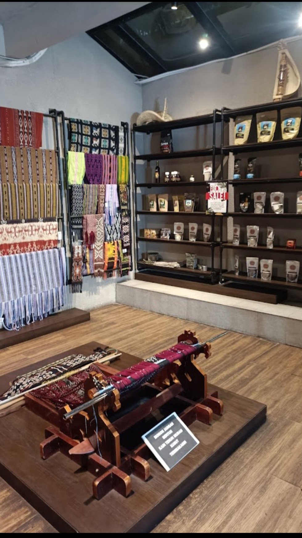 Rumah sewa lokasi Premium di Pinggir Jalan Raya  Daerah Komersial Bintaro Jaya