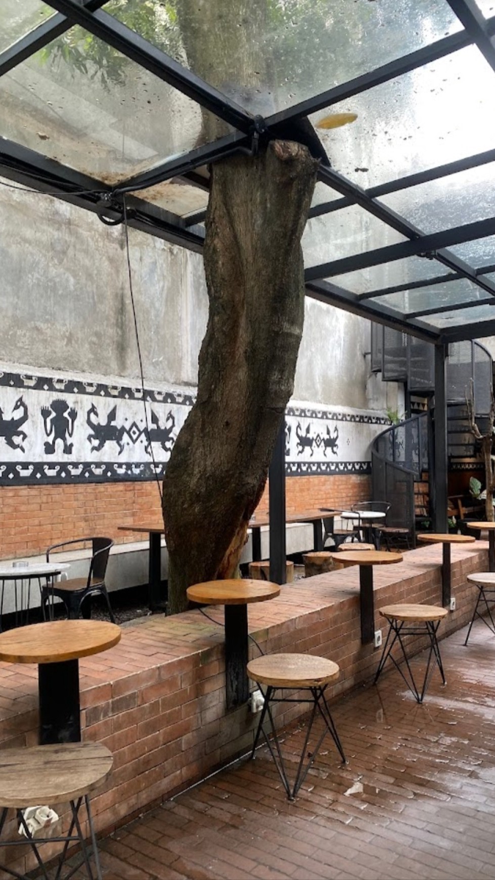 Rumah sewa lokasi Premium di Pinggir Jalan Raya  Daerah Komersial Bintaro Jaya