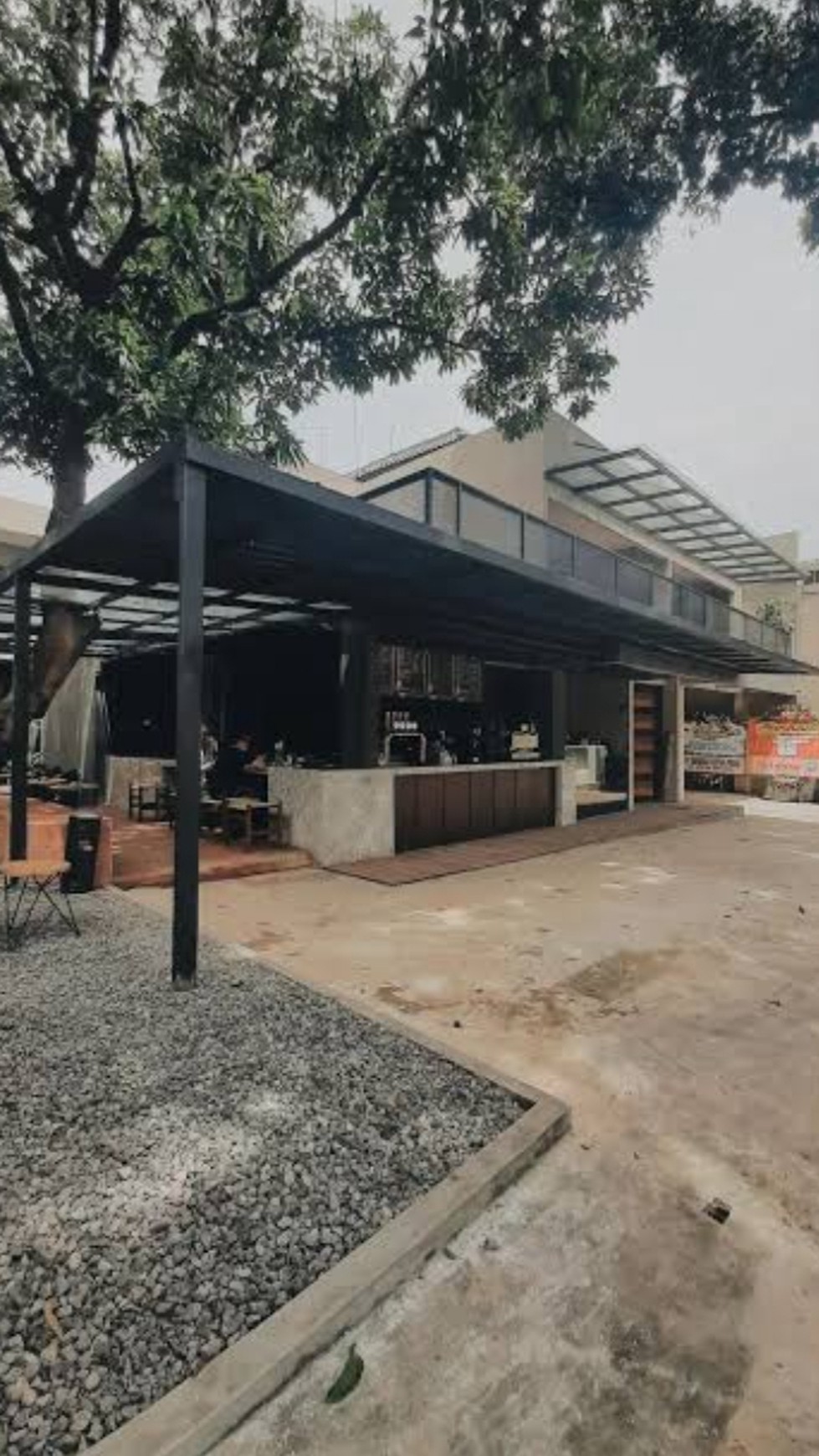 Rumah sewa lokasi Premium di Pinggir Jalan Raya  Daerah Komersial Bintaro Jaya