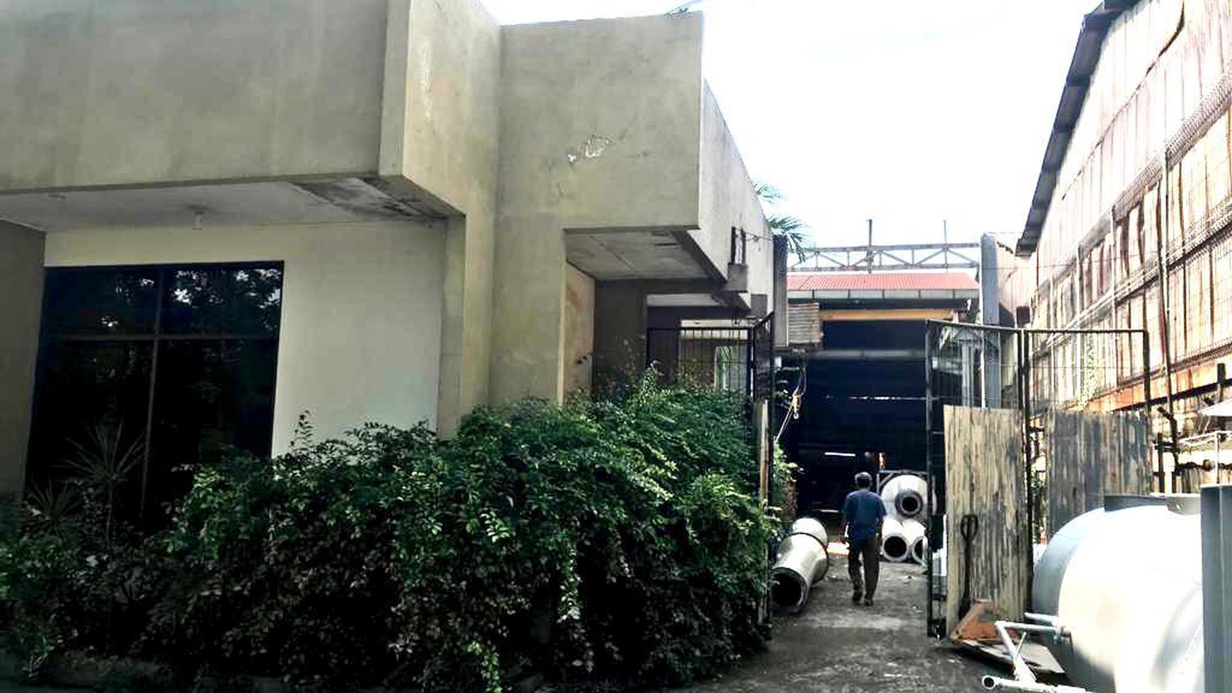 1229. Dijual Workshop di komplek SIER Jl. Rungkut Industri Surabaya 