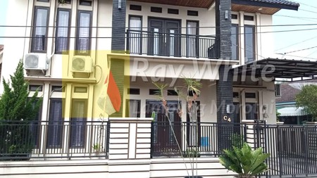 Dijual Rumah dua Lantai siap Huni rz