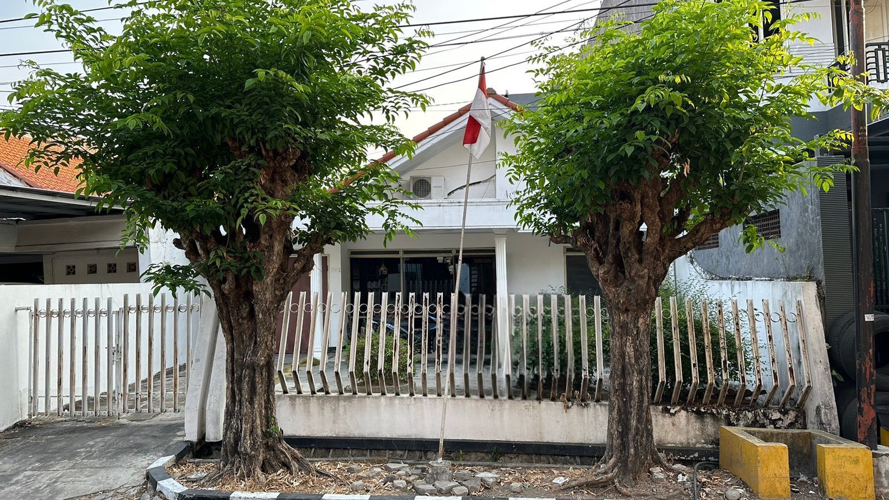 Rumah Luas Jalan Darmo Permai Selatan Surabaya