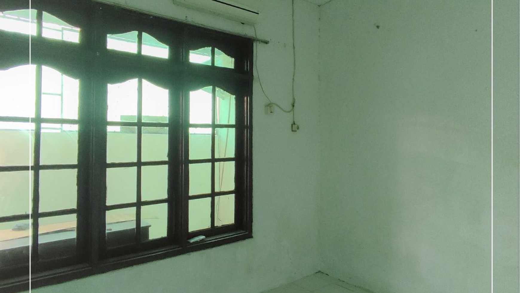 Di Jual Rumah Siap Huni  2.5 Lantai di Angke Jaya