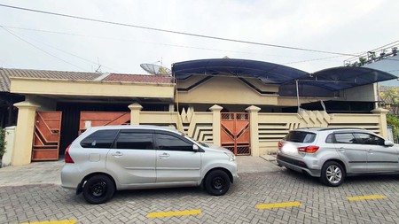 Rumah di Rungkut Mapan Barat Surabaya Timur, bisa untuk rumah tinggal/kantor/usaha dsb, garasi mobil luas