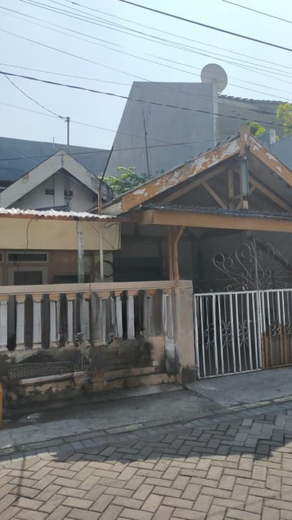 Dijual rumah tua area kampus (Ubaya/Unair) , perkantoran, dan kafe-kafe NGAGEL WASONO