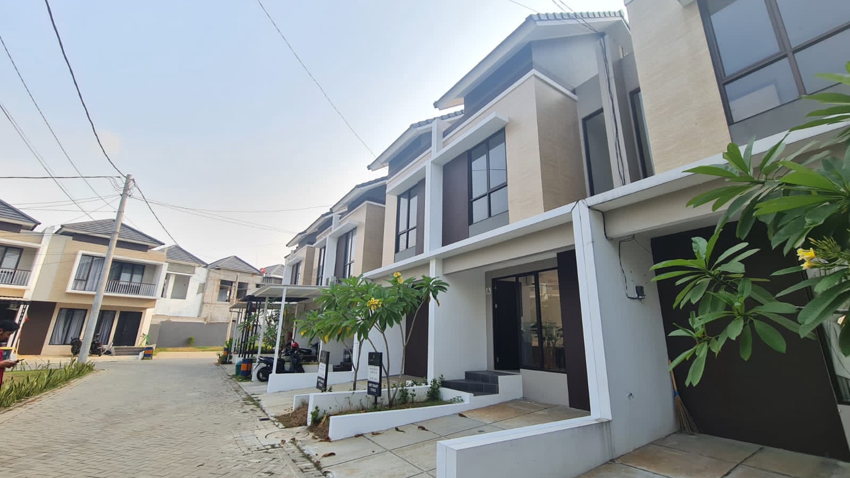 Dijual SEGERA Rumah Baru dan Bagus Siap Huni di Perum Alana Garden, Serpong,Tangerang Selatan