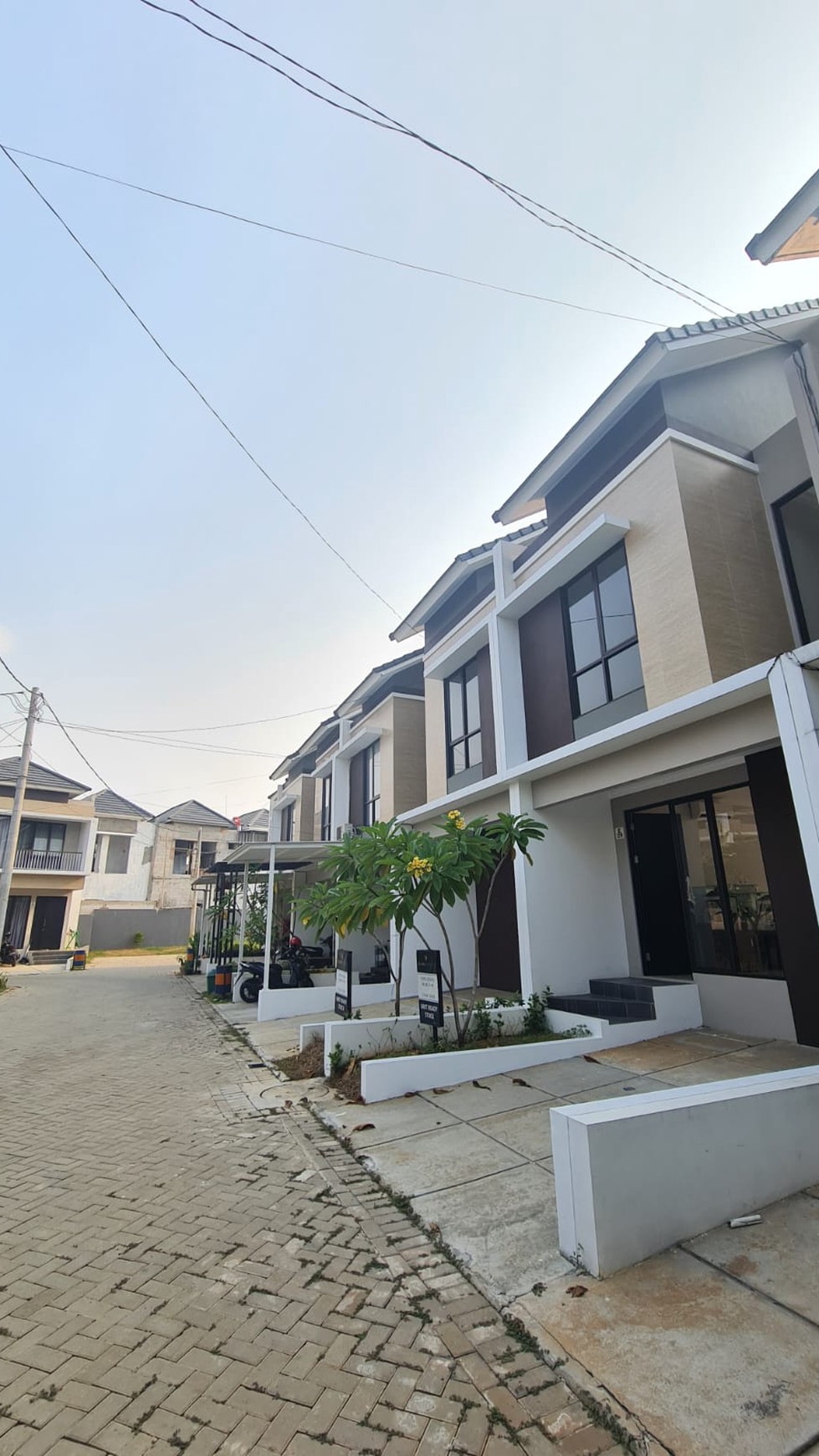 Dijual SEGERA Rumah Baru dan Bagus Siap Huni di Perum Alana Garden, Serpong,Tangerang Selatan