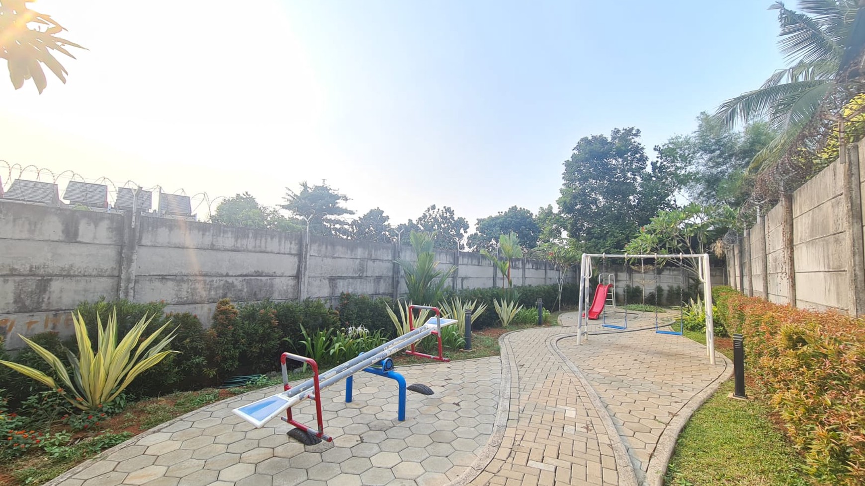 Dijual SEGERA Rumah Baru dan Bagus Siap Huni di Perum Alana Garden, Serpong,Tangerang Selatan