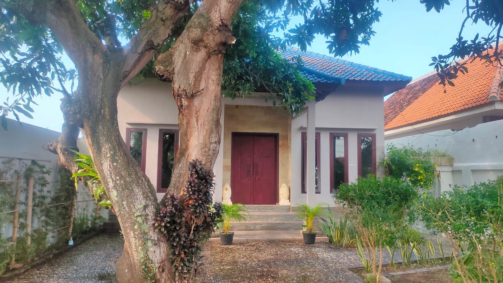 1215. Dijual Villa di Jl Bangka, Banyuwangi