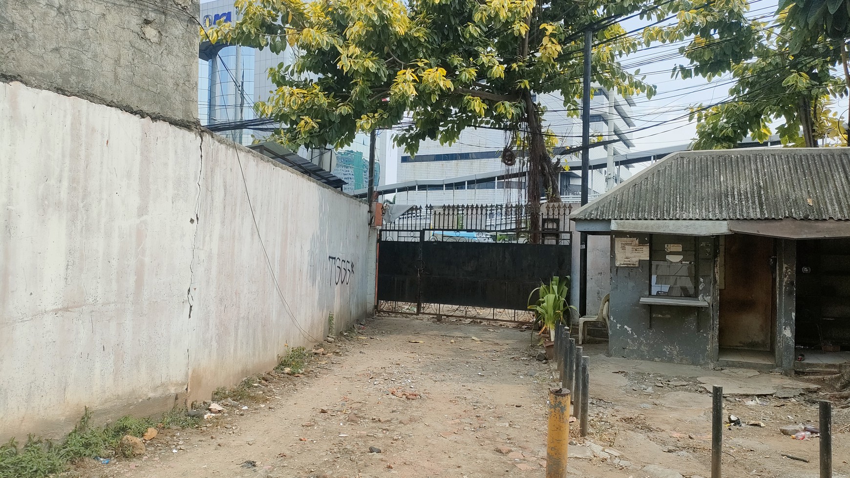 Turun harga rumah hitung tanah  Matraman Raya,  hoek,strategis  1700, 30 M,harga di bawah NJOP