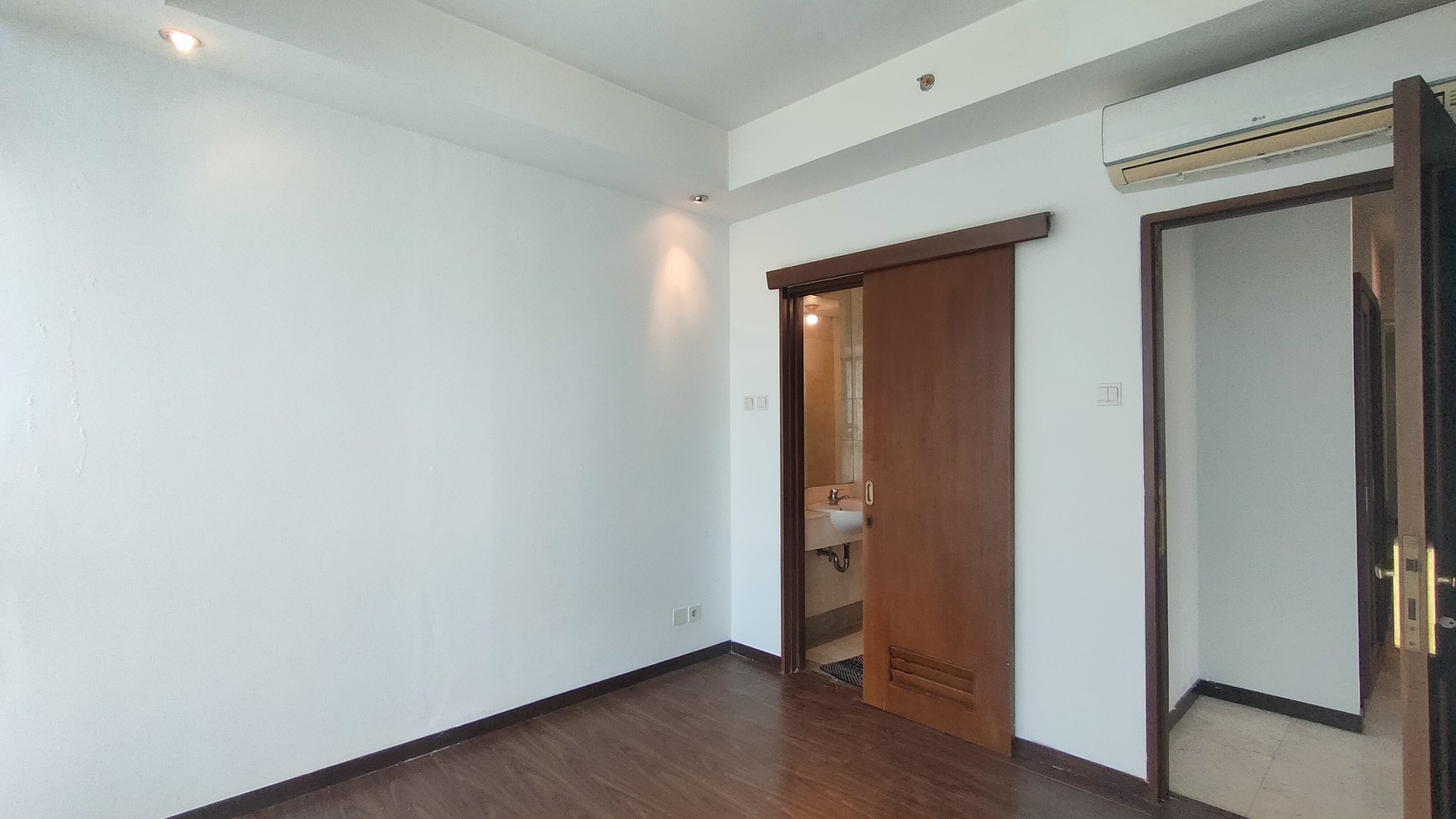 Bellagio Residence Apartement , Mega Kuningan  3 Bedroom, 104 m2, Murah, 1,8 M