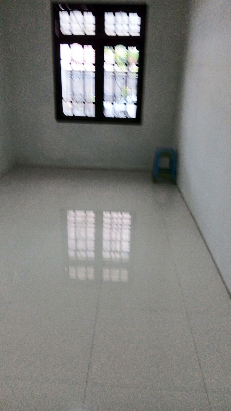 Rumah di Kutisari indah Selatan Surabaya, Sudah Renov, Minimalis, Row Jalan depan Lebar + Paving, Siap Huni