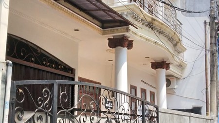 Rumah Bagus Di Jl H Ridi Ulujami Jakarta Selatan