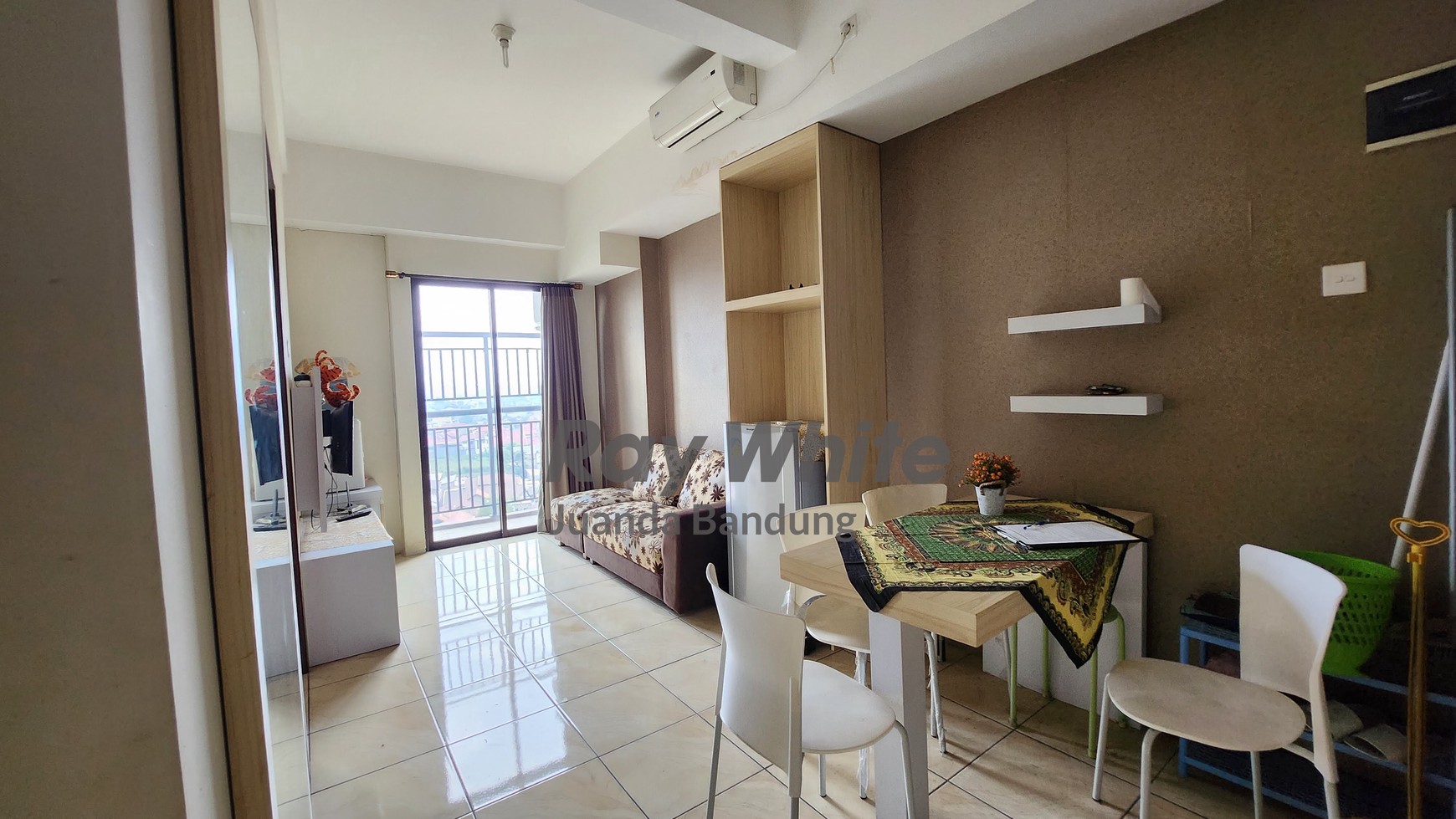 Termurah dan harus terjual, unit 2BR Furnished di Apartemen Panoramic Soekarno Hatta Bandung