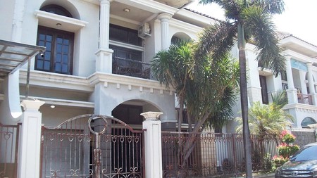 Rumah di Central Park Klampis Regency Surabaya Timur, 2.5 Lantai, Terawat, Row Jalan Lebar - D/Y -