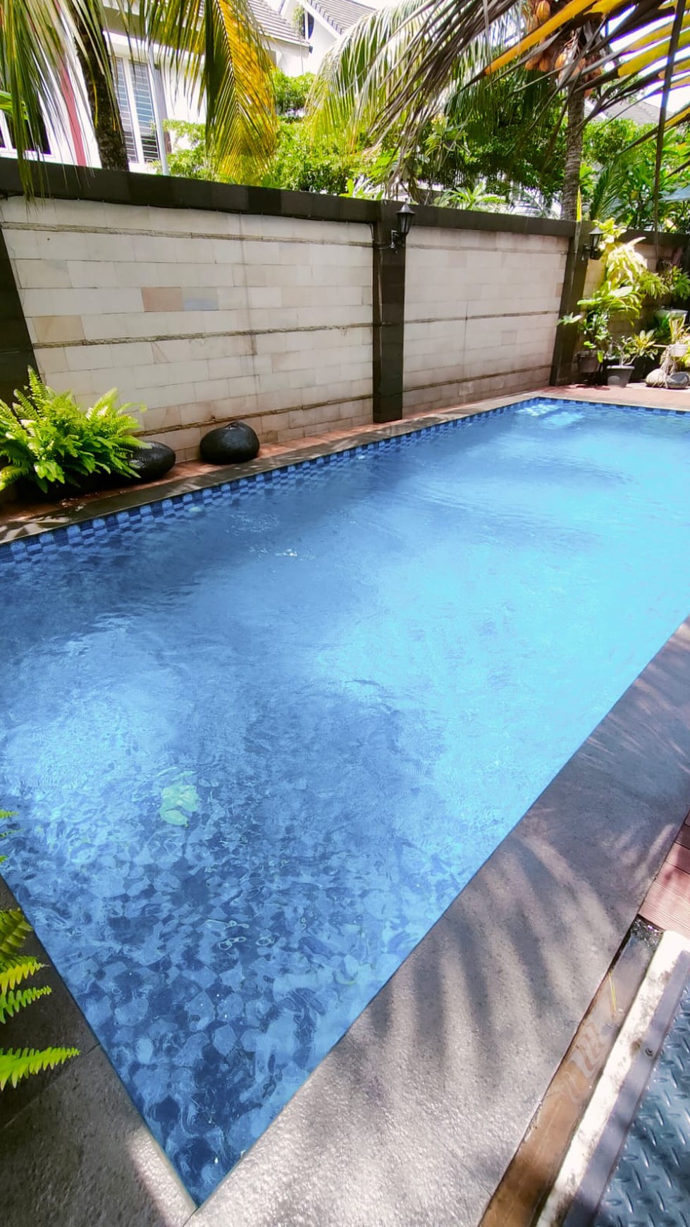 Dijual Rumah Siap Huni ada Pool di Emerald Bintaro