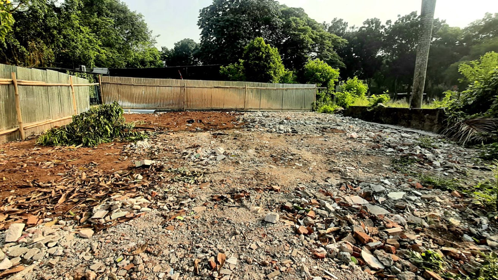 Rumah halaman luas di Pesanggrahan