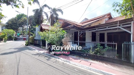 RUMAH DI JL PENGAIRAN, BENHIL, JAKPUS, HITUNG TANAH SAJA