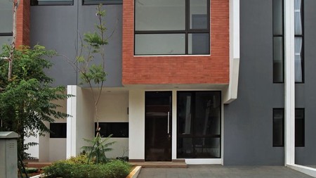 Rumah di Kebayoran Bintaro, Harga 2 M an fully furnished di Sektor 7